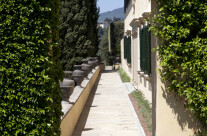 Terrazza con urne cinerarie